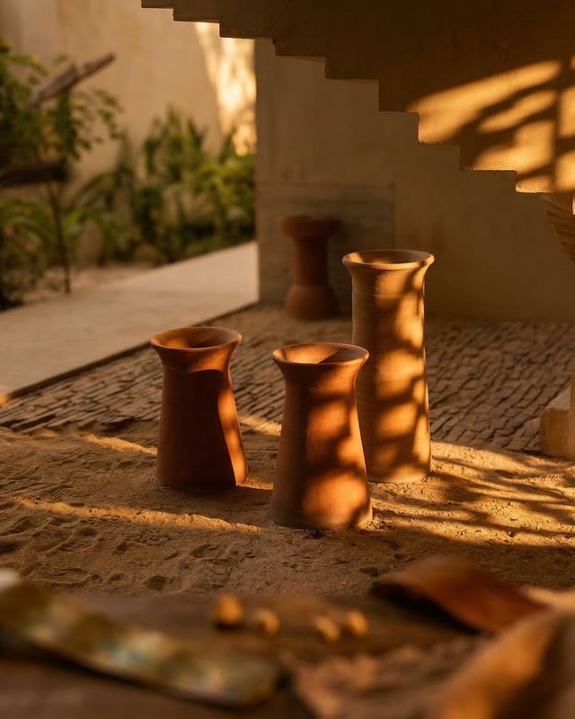 Raw concrete and warm light at Ennea